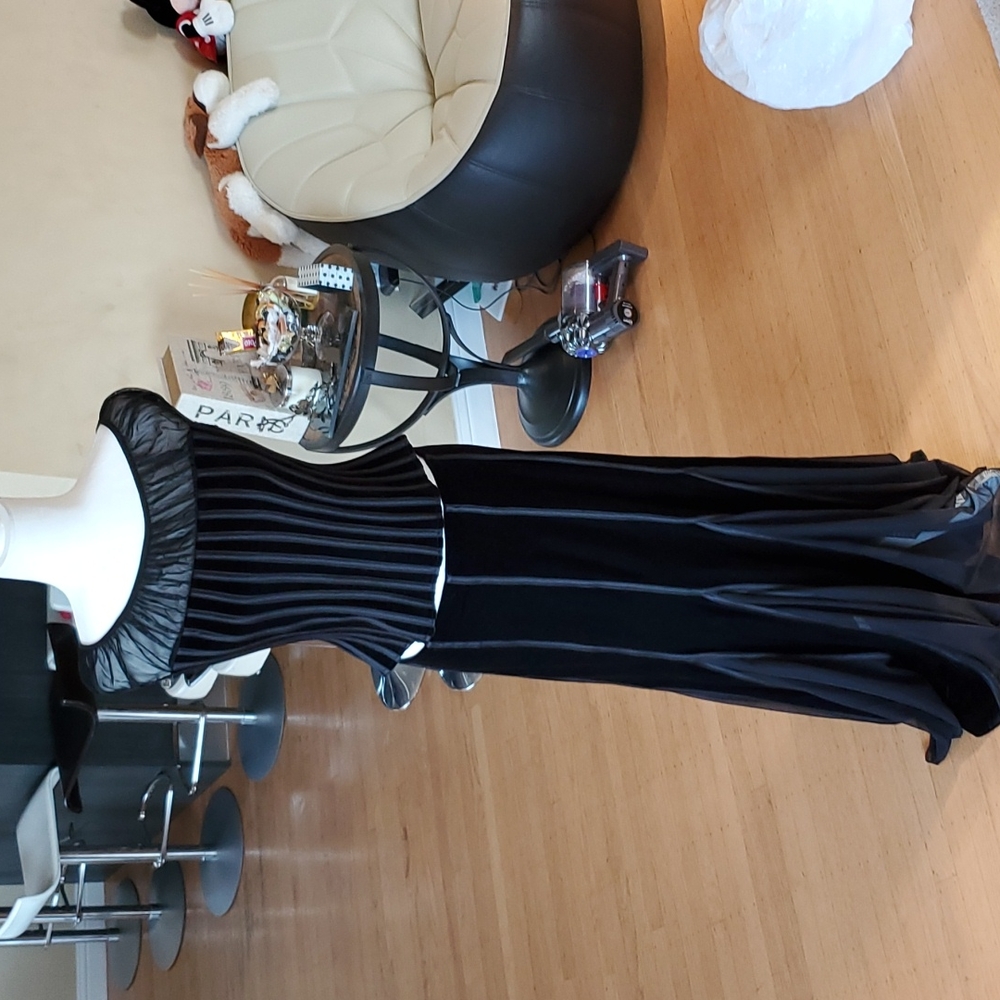 2 pieces suite, size 8.